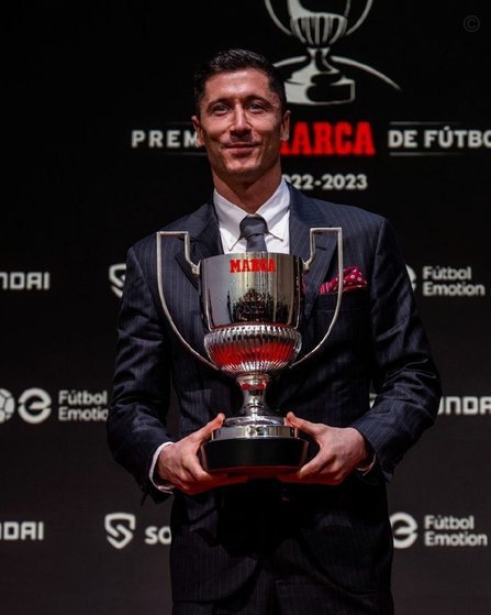 莱万在西甲参与100球，为本世纪达成此记录最年长球员