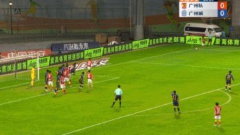 宋文杰右路传中，林创益包抄破门，海牛1-0泰山