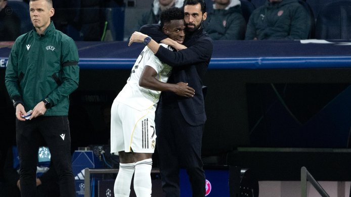 马卡：维尼修斯是阿韦洛亚最大支持者，他取得更衣室的信任