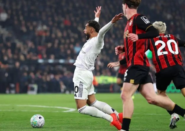 马奎尔+卡塞米罗双 header 助曼联1-0擒小蜜蜂