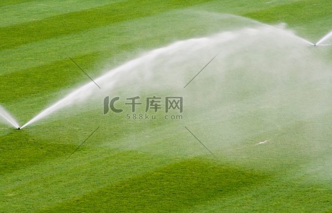 根据资料，上海体育场浇水过多问题已经存在20多年，怎么想的？