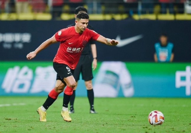 蓉城1-0领先河南，索罗金头球破门杨明洋钟义浩染黄