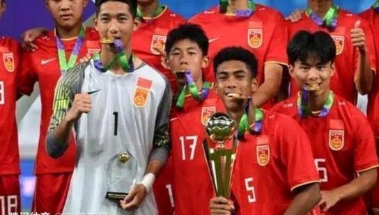 转：2018年国足新希望，广州恒大u15队西班牙成功夺冠！