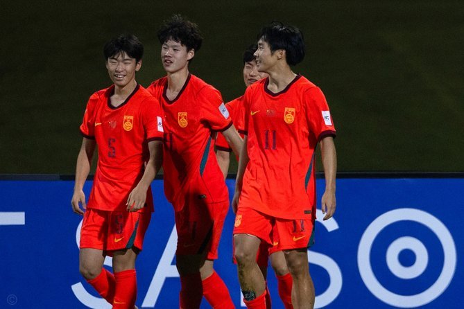 精彩对决：澳大利亚U17半场2:0领先尼日利亚U17