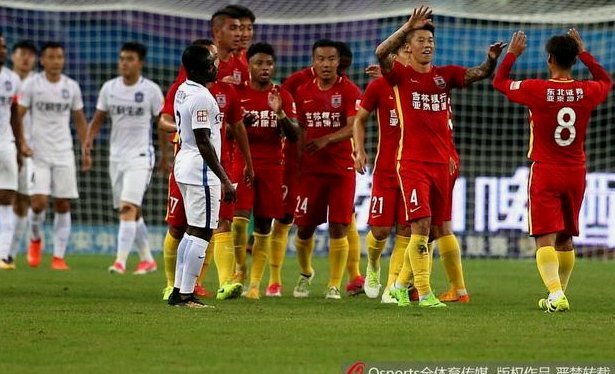 岳瑞杰12次解围，成单场中超完成至少10次解围最年轻的球员