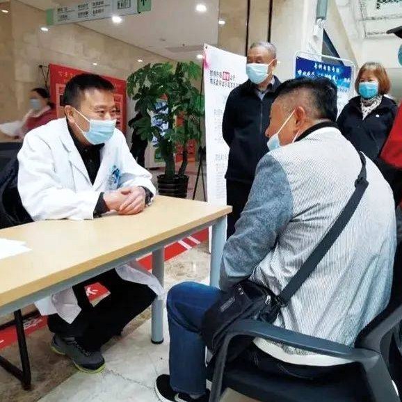 大马丁谈伤情：手指每天都在疼，咨询专家都说不手术不能踢