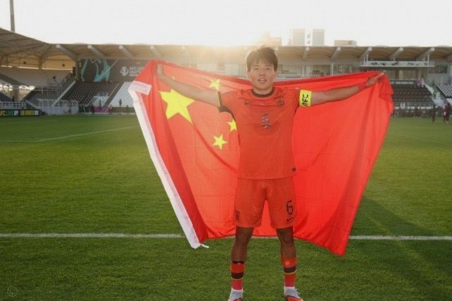19岁小将黄晟豪加盟国足！中甲新星闪耀亮相